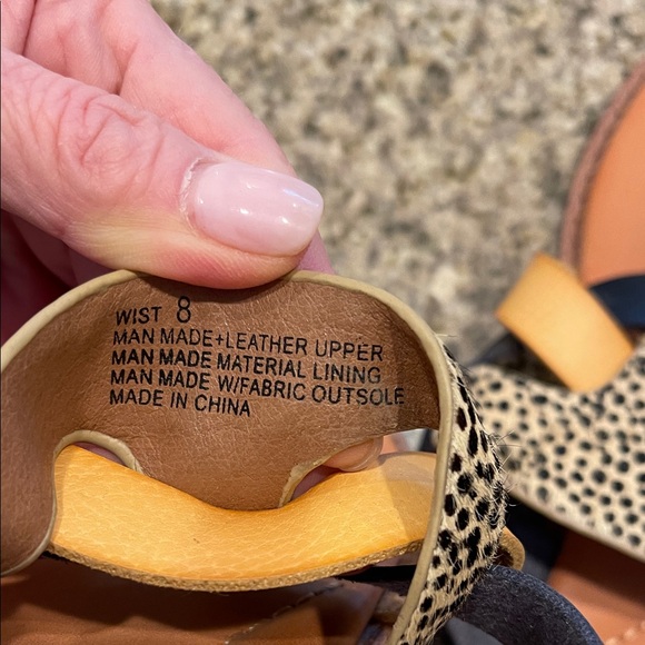 Yellow Box Leopard and Black Sandals size 8 - Picture 3 of 7